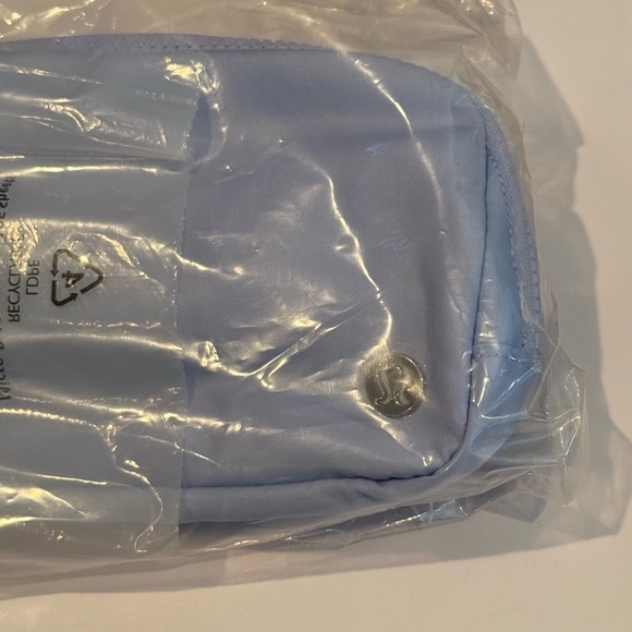 NWT Lululemon Everywhere Belt Bag 1L- Pastel Blue - Picture 2 of 8